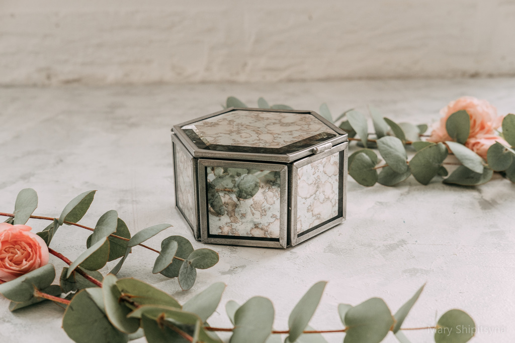 Шестиугольная шкатулка, Зеркальная шкатулка