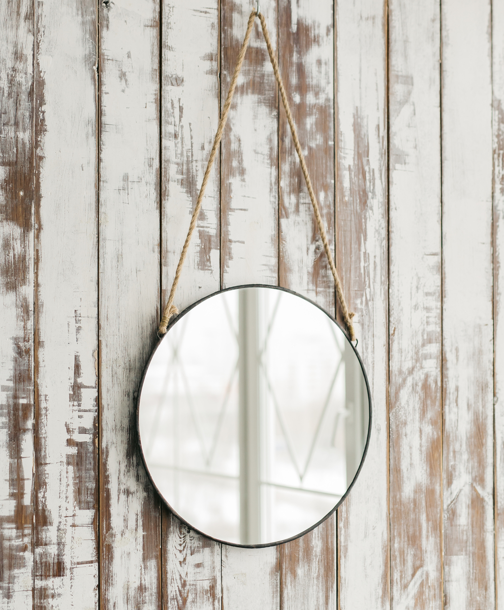 Круглое зеркало на канате