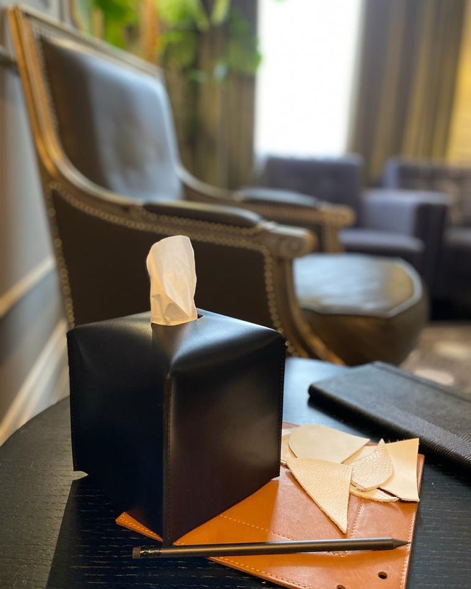 Кожаная салфетница квадратная из гладкой кожи