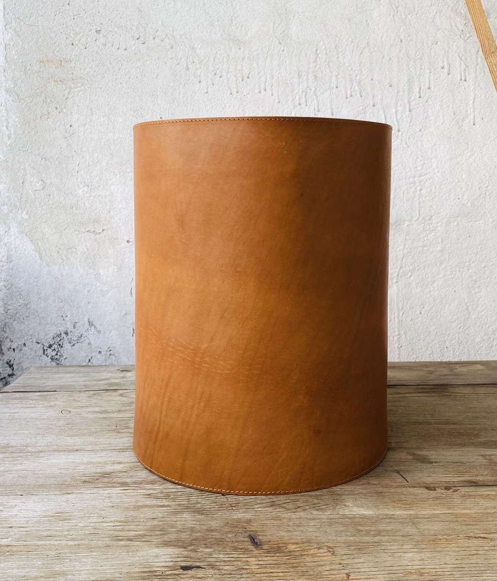 Кожаная корзина для бумаг из фактурной кожи