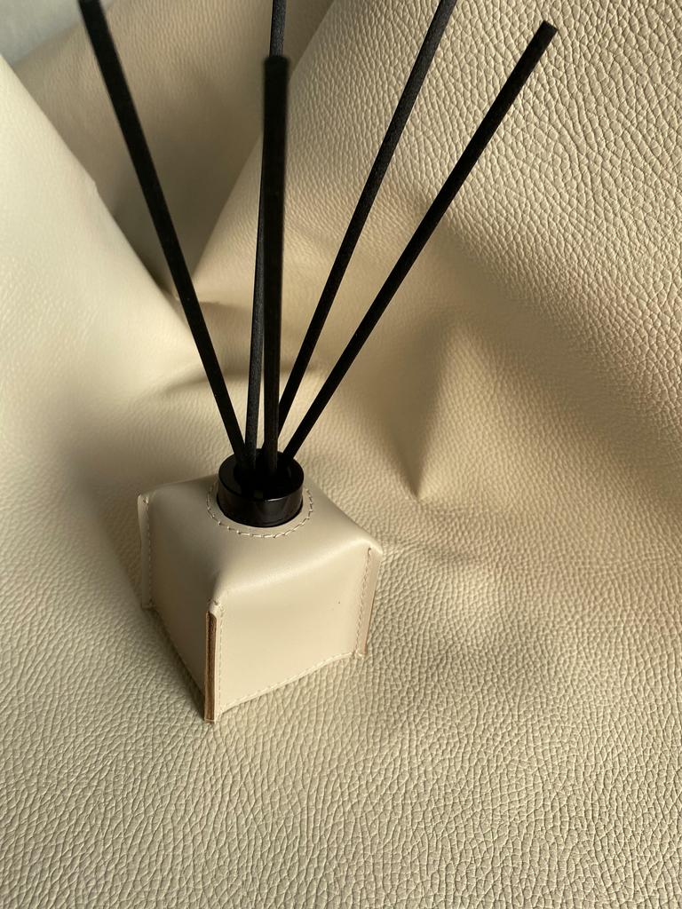 Диффузор  в кожаном футляре с ароматом Кашемир