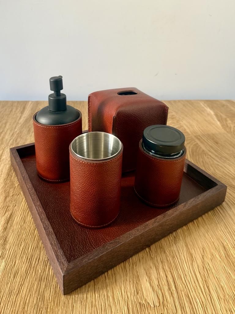 Набор для ванной комнаты с подносом