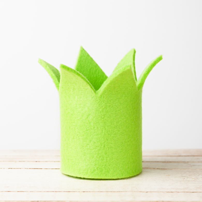 Праздничная корона зеленая