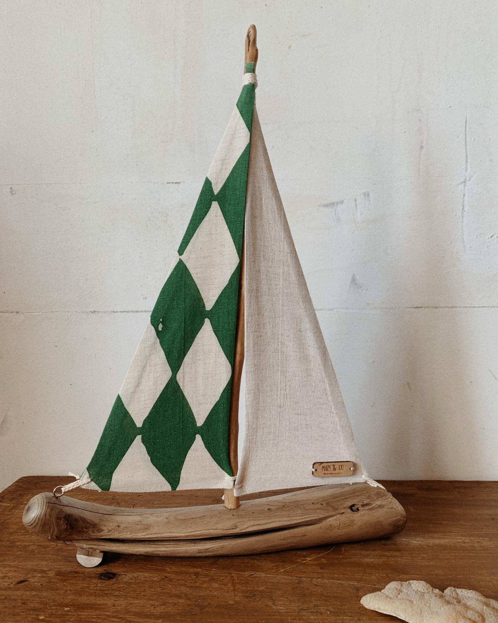 Интерьерный корабль "Алиса"