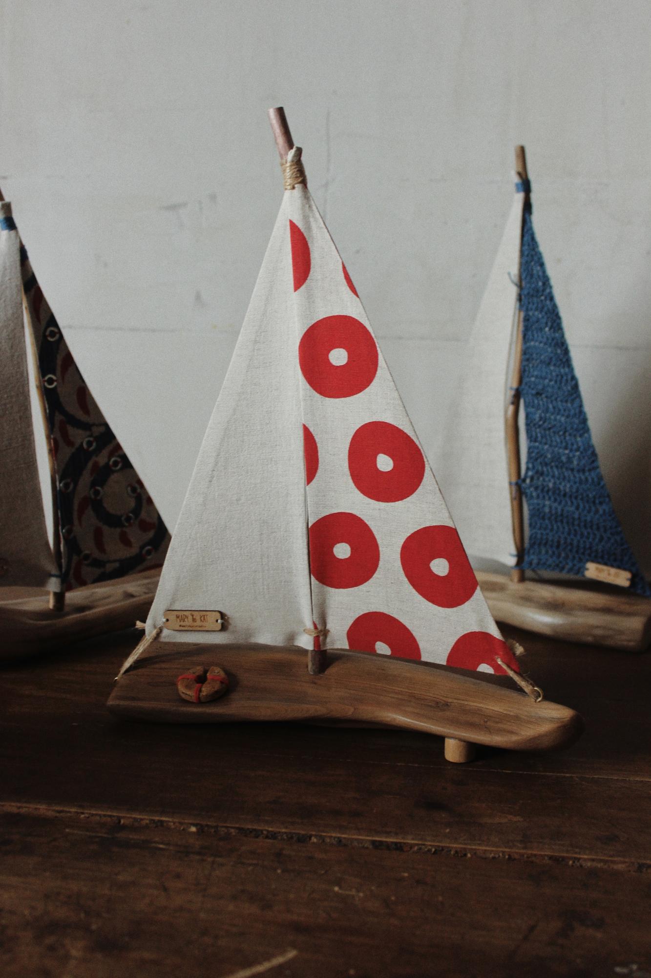 Интерьерный корабль "Баранки", красный