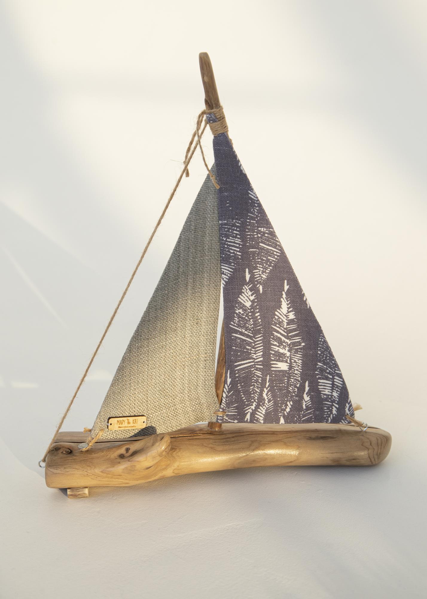 Интерьерный корабль "Следы"