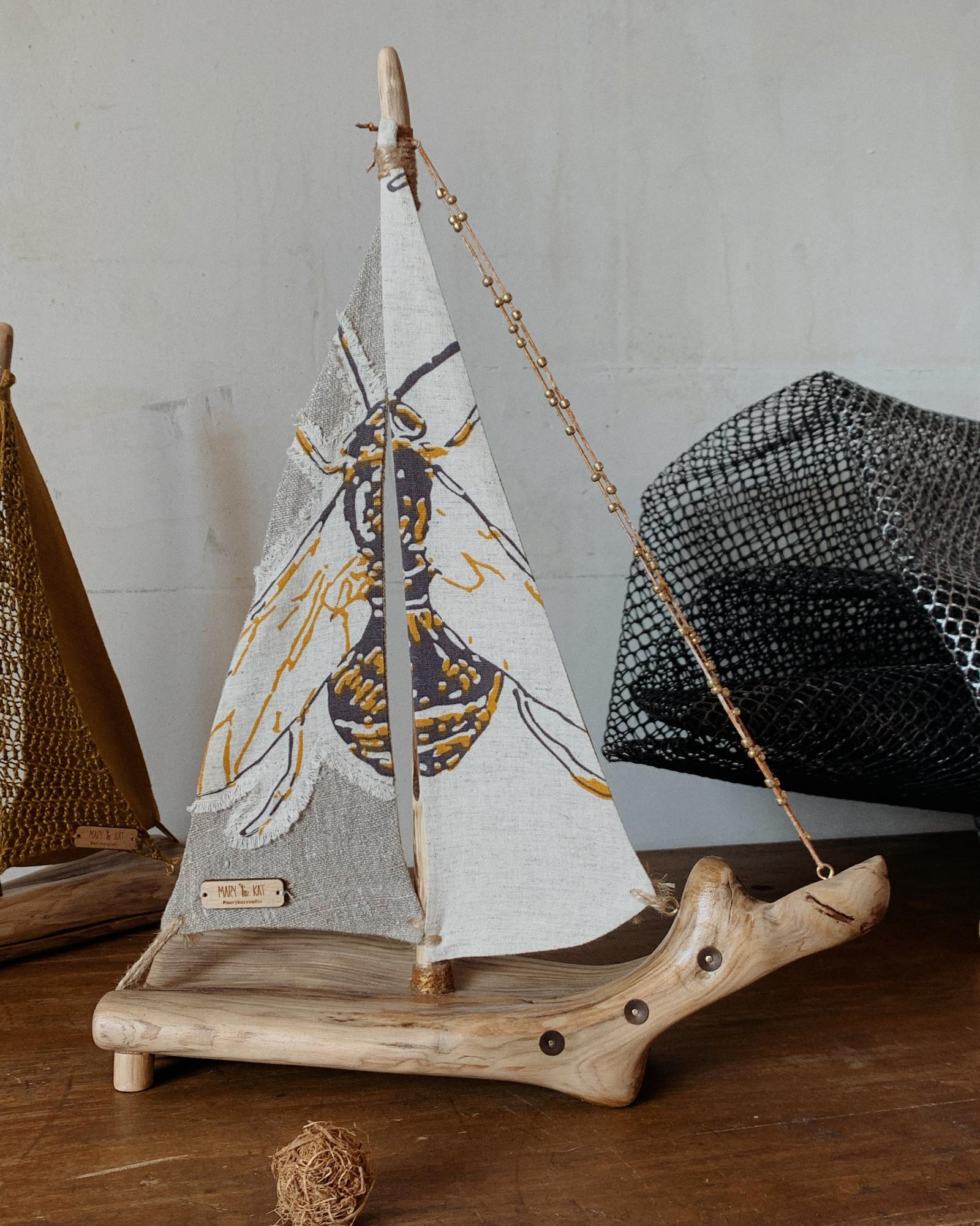 Интерьерный корабль "Пчелинный"