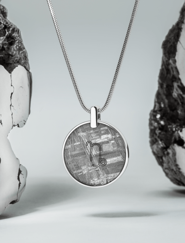 Кулон из метеорита "Козерог" (22.12-20.01)