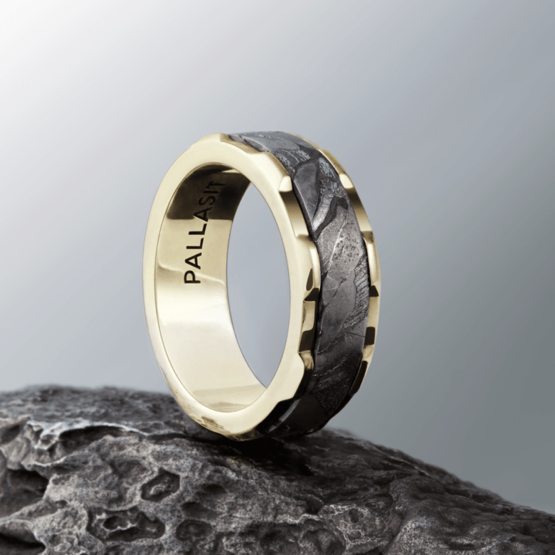 Кольцо с метеоритом "Alfa"