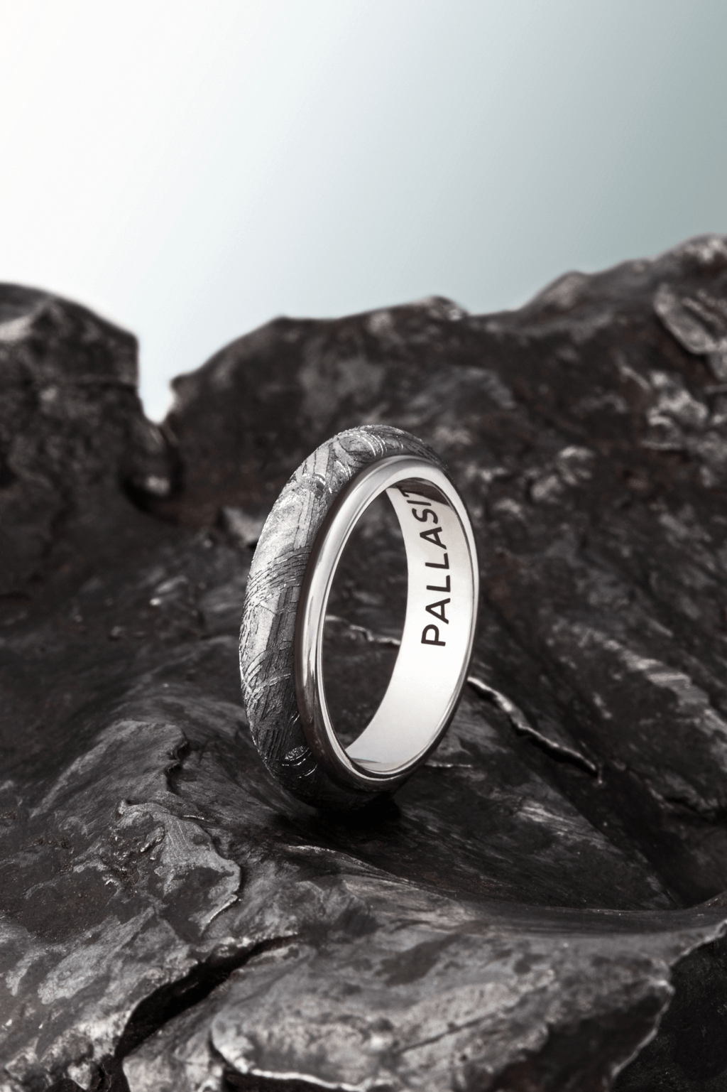 Кольцо с метеоритом "Asymmetry"