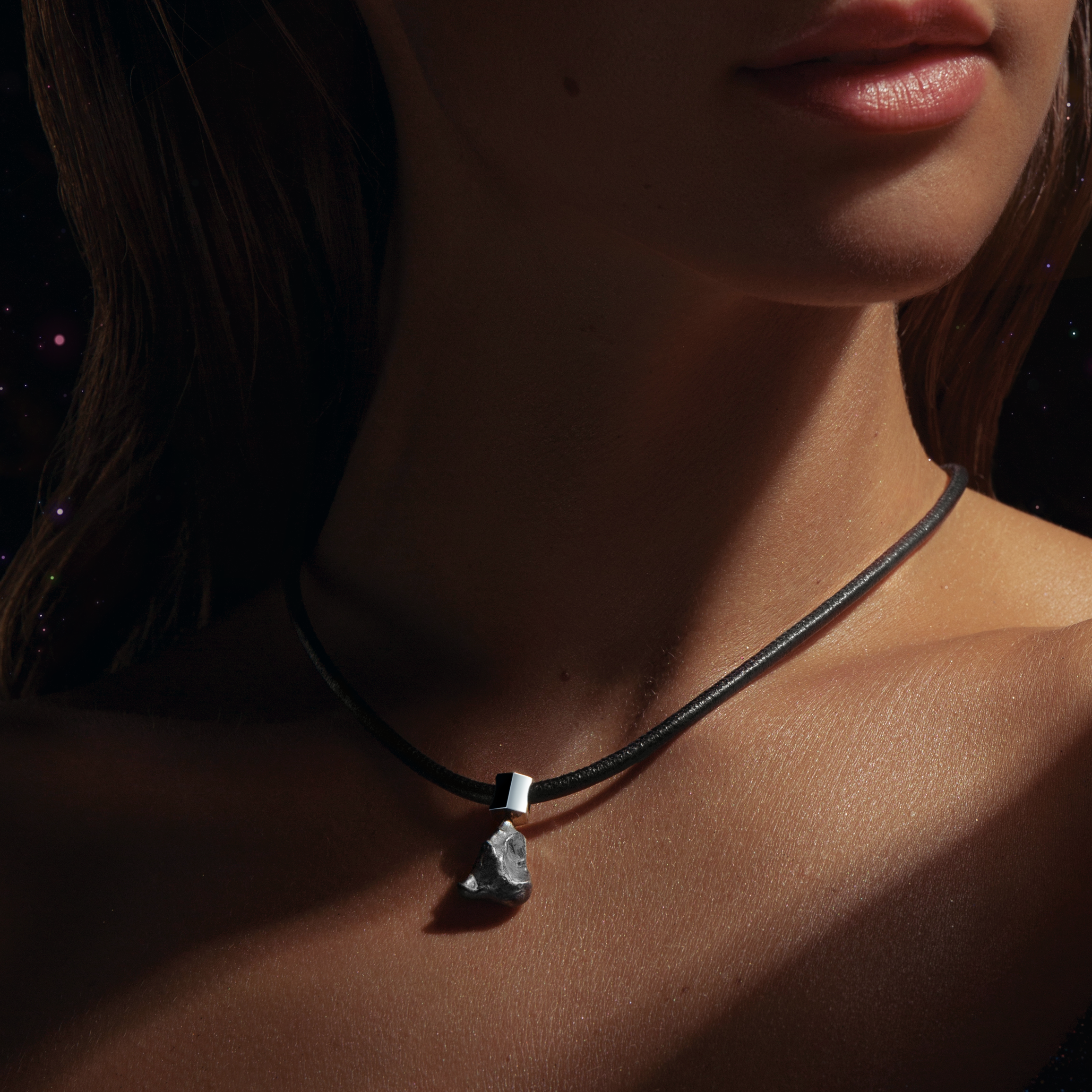 Бэйл с метеоритом Сихотэ-Алинь "Individual"