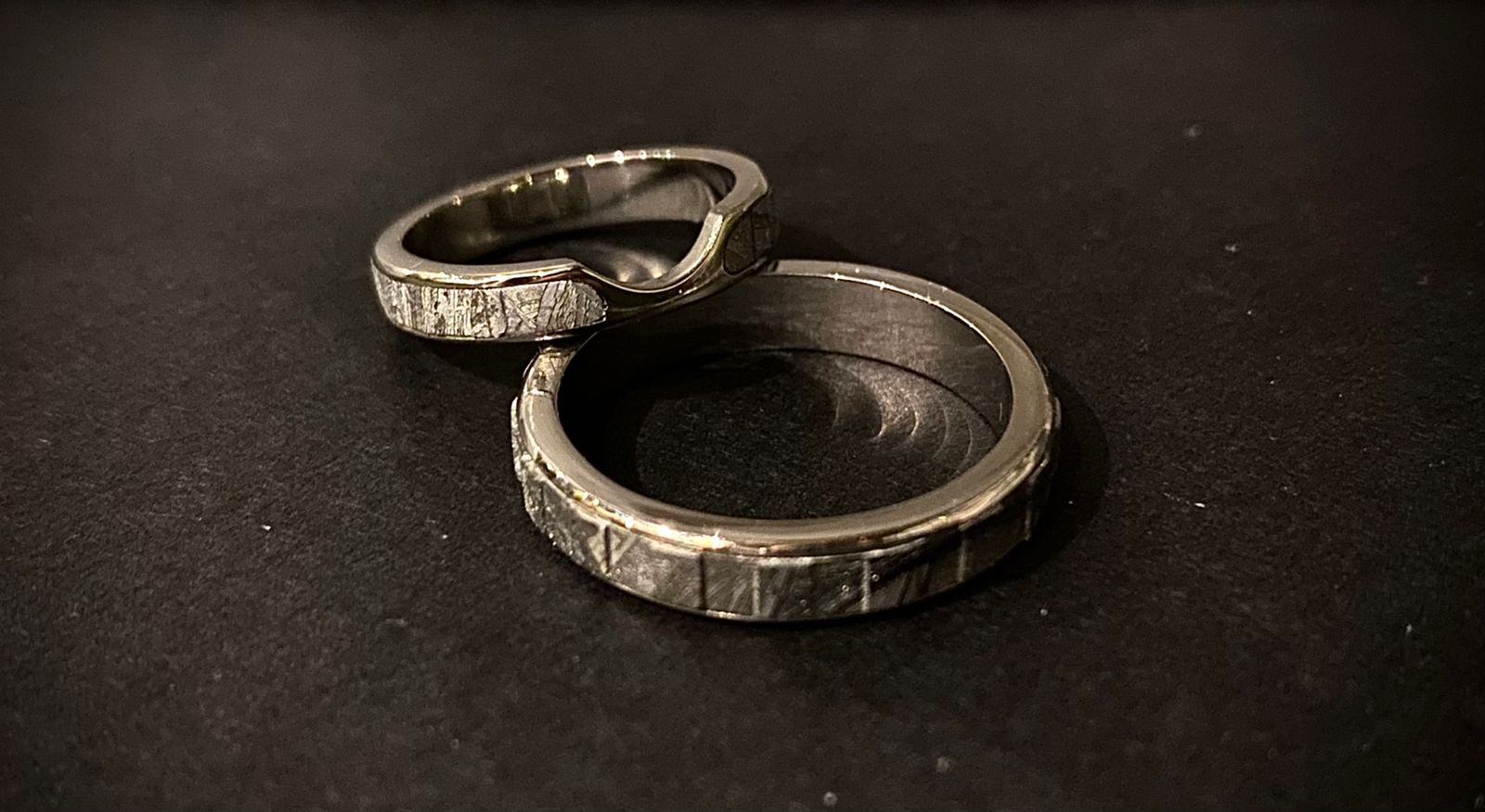 Кольцо с выемкой "Hollow"