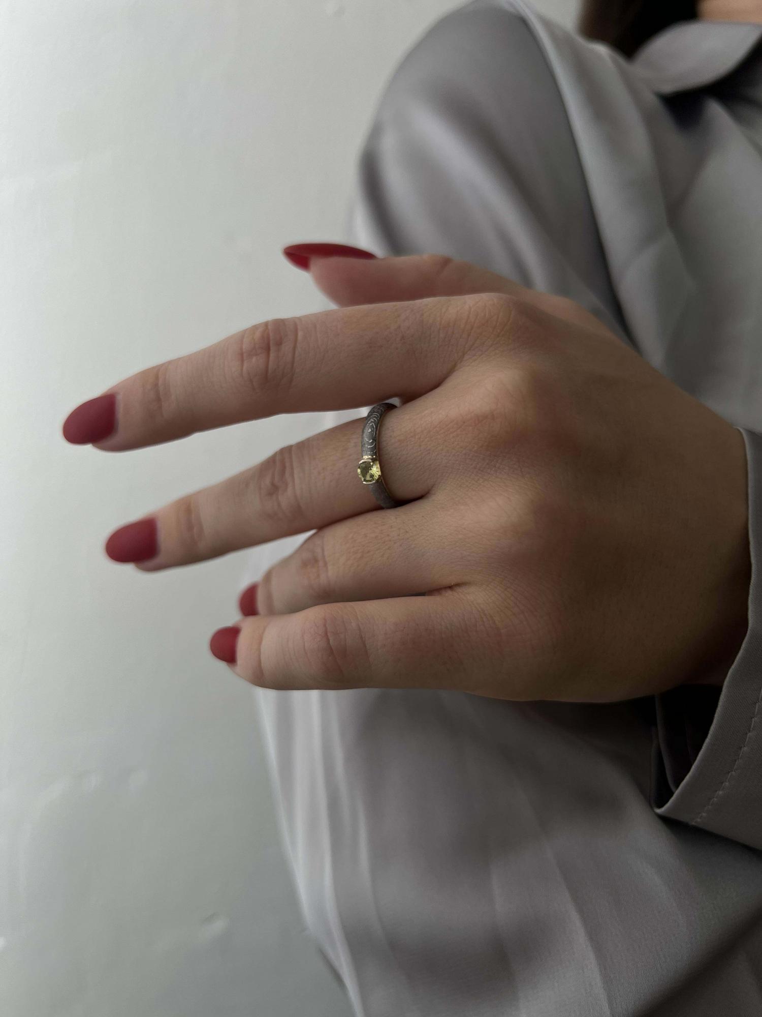 Кольцо с камнем "Tension"