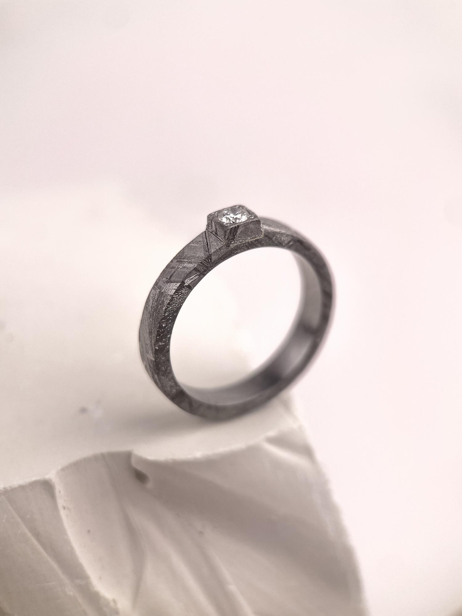 Кольцо из метеорита