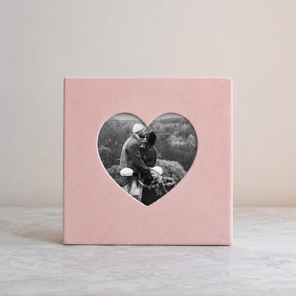 Фоторамка квадратная 15х15, с окошком в форме сердечка, велюр, pink