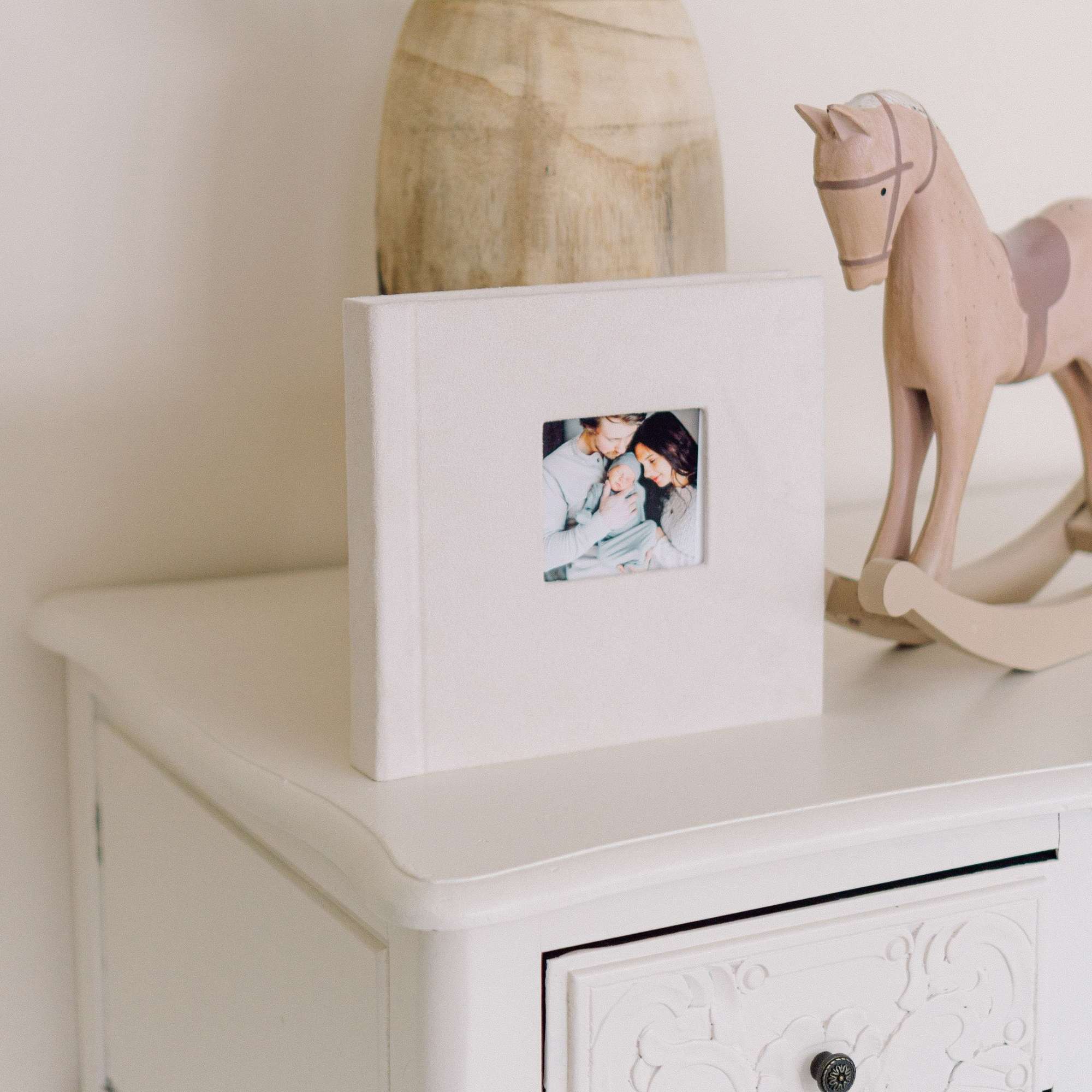 Фотоальбом с окошком для фотографии, молочного цвета, замша