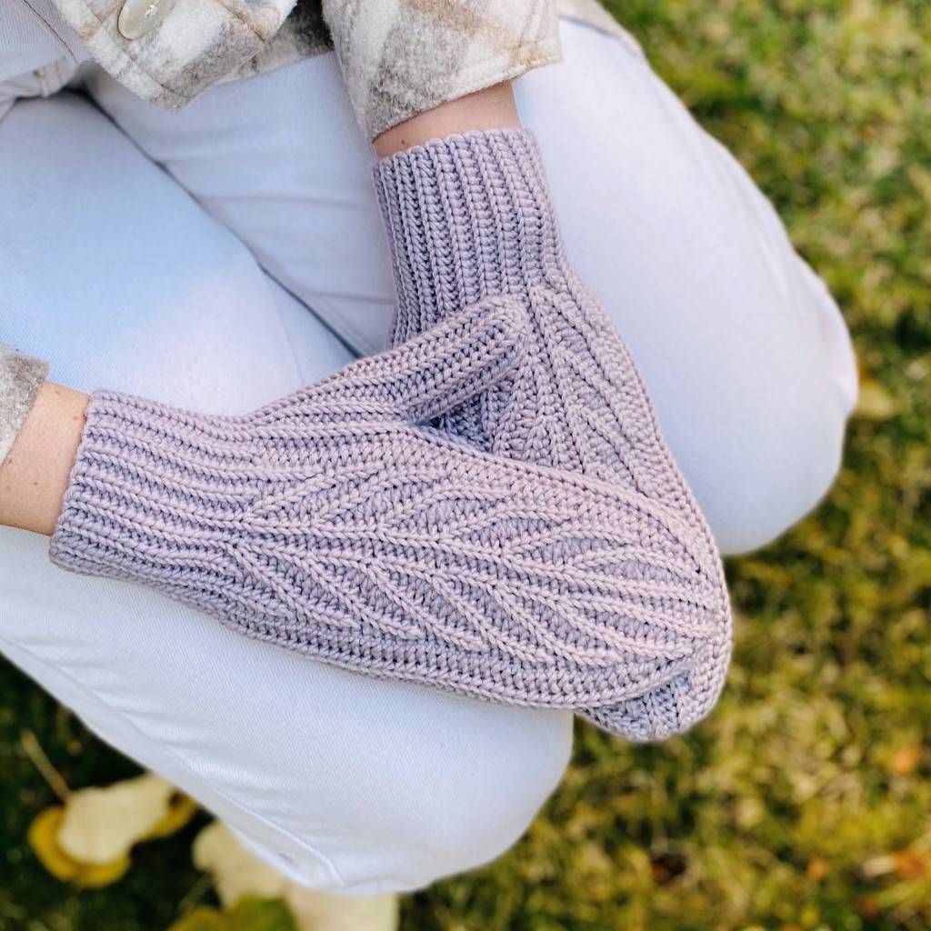 Мастер-класс по вязанию крючком варежек "Перья"