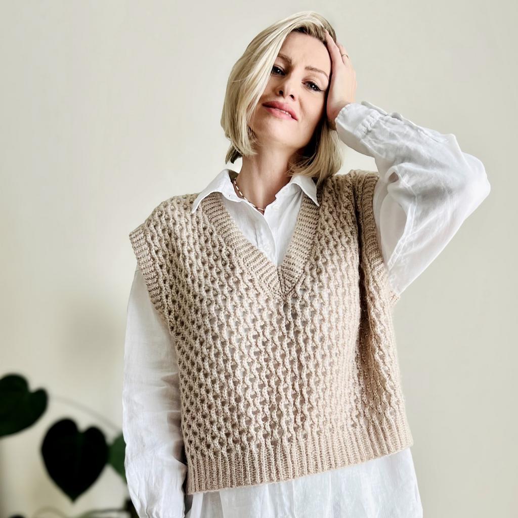 Мастер-класс + "совместник" вязанию крючком жилета "Ажурные соты"