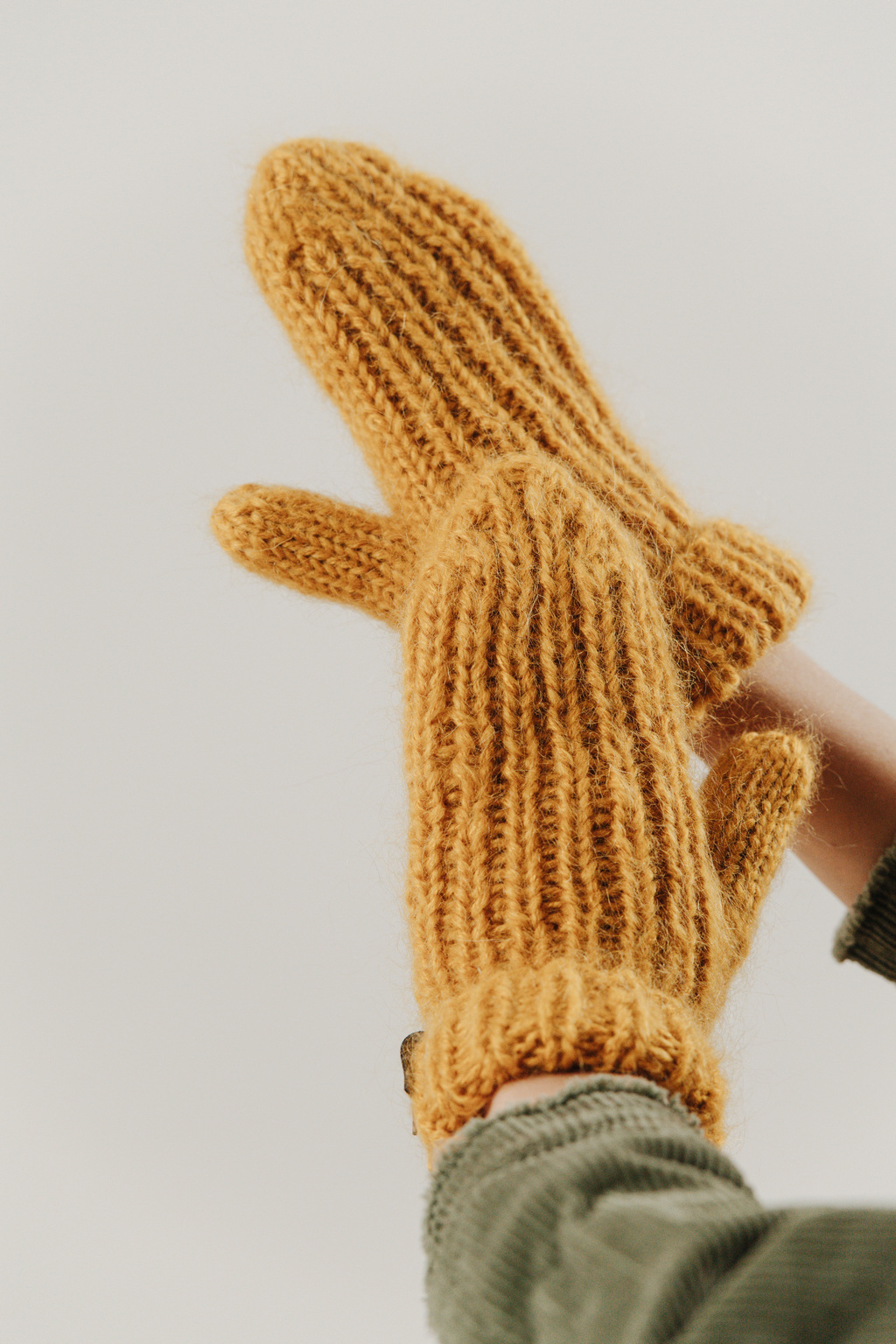 Варежки горчичный