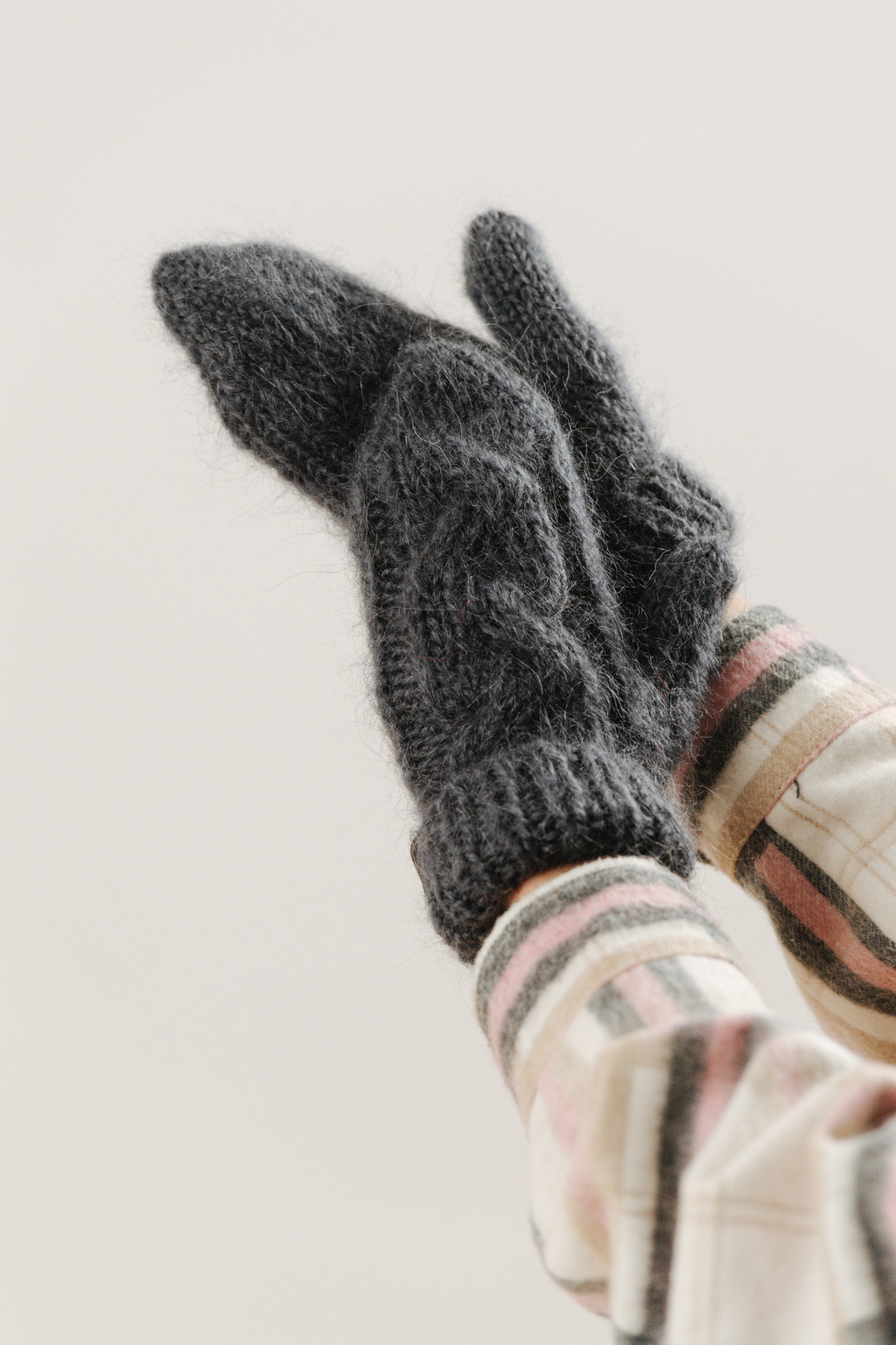 Варежки графит