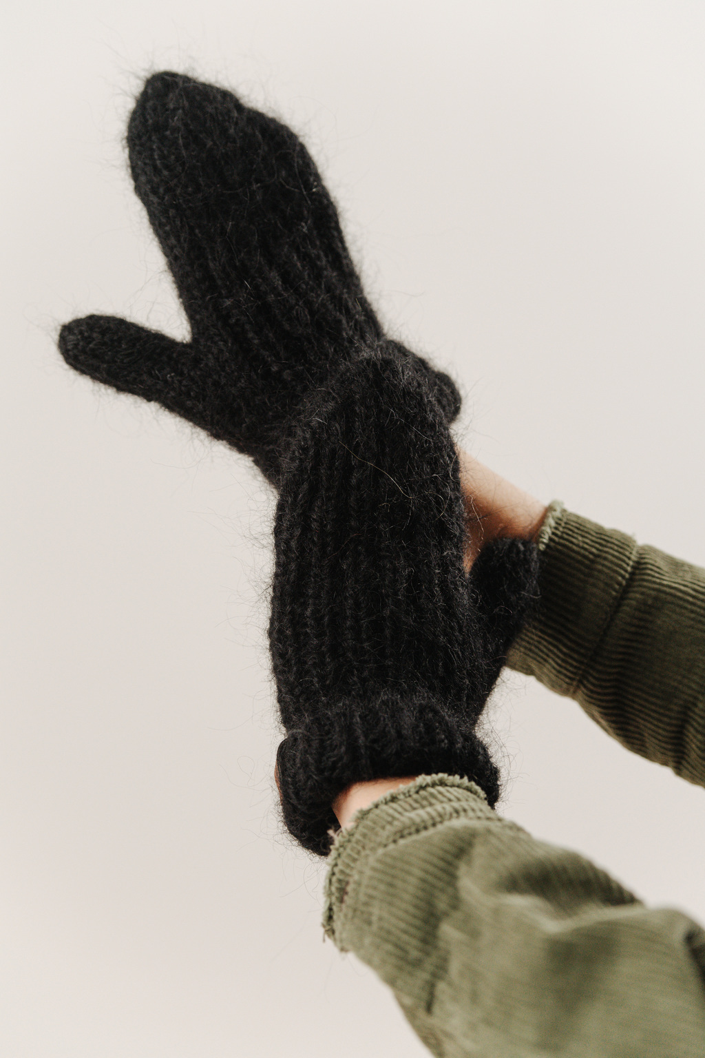 Варежки черный