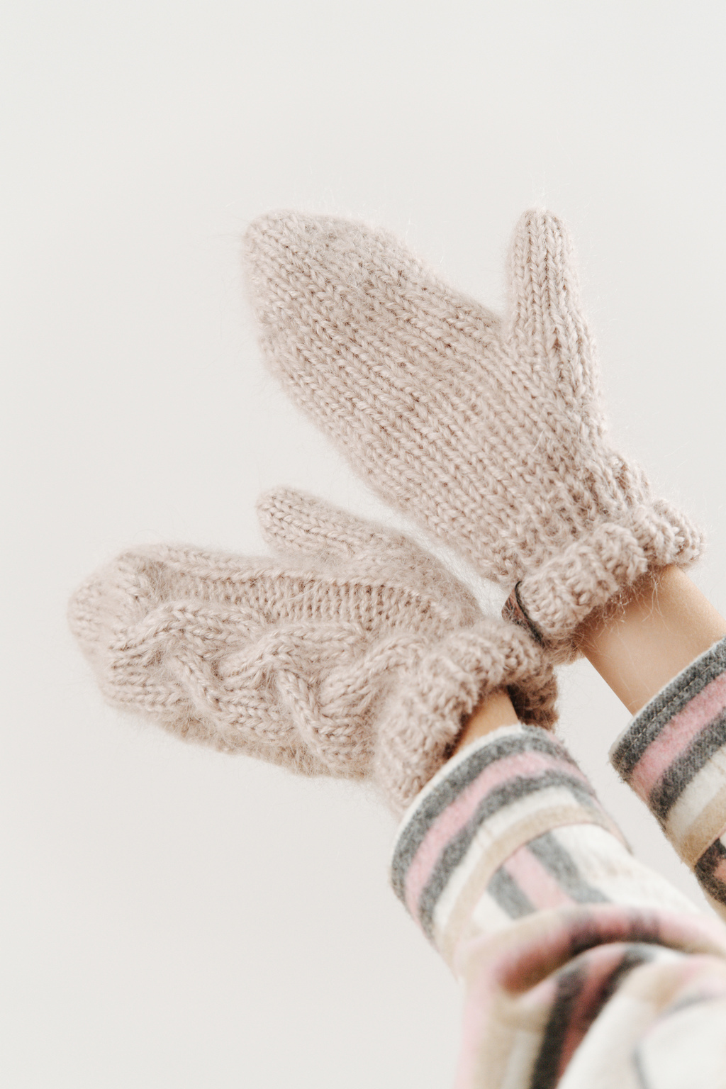 Варежки молочный