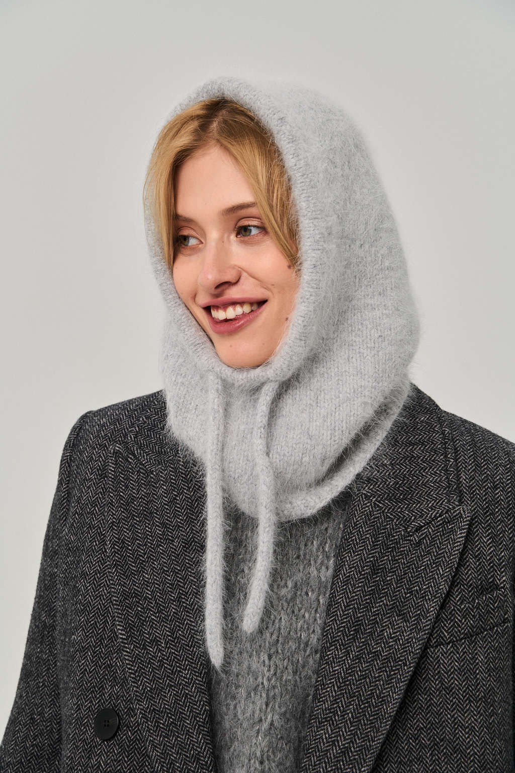 Капор ангора светло-серый