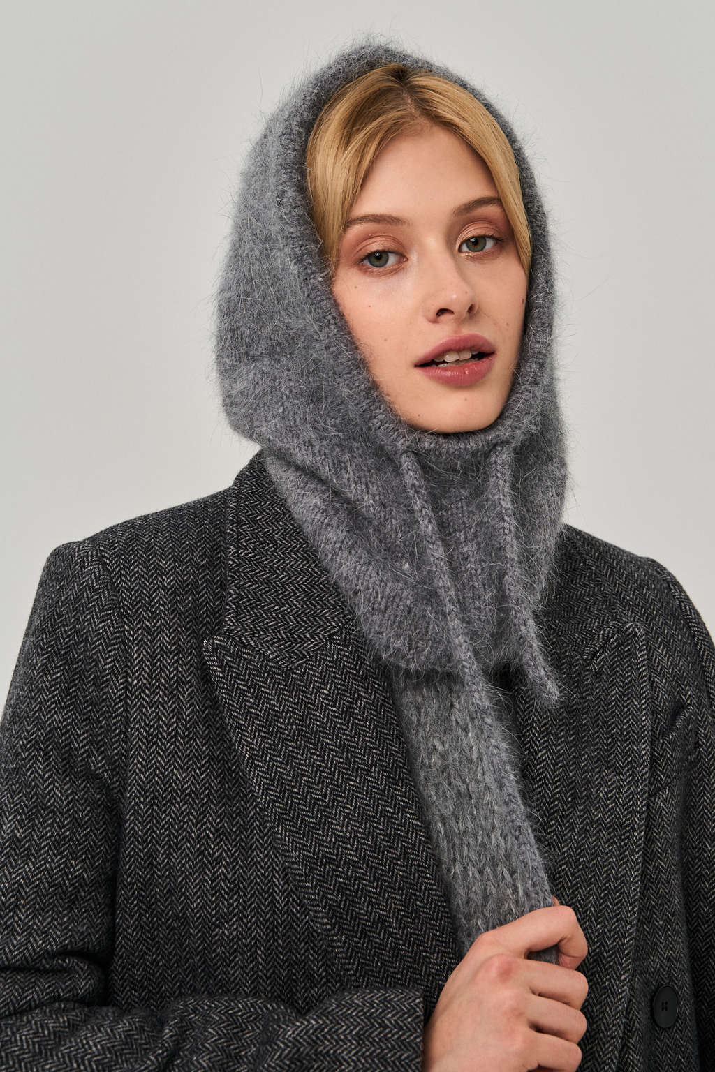 Капор ангора серый меланж