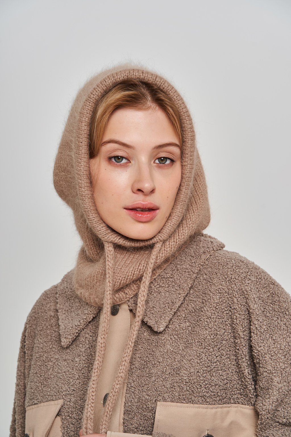 Капор ангора холодный беж