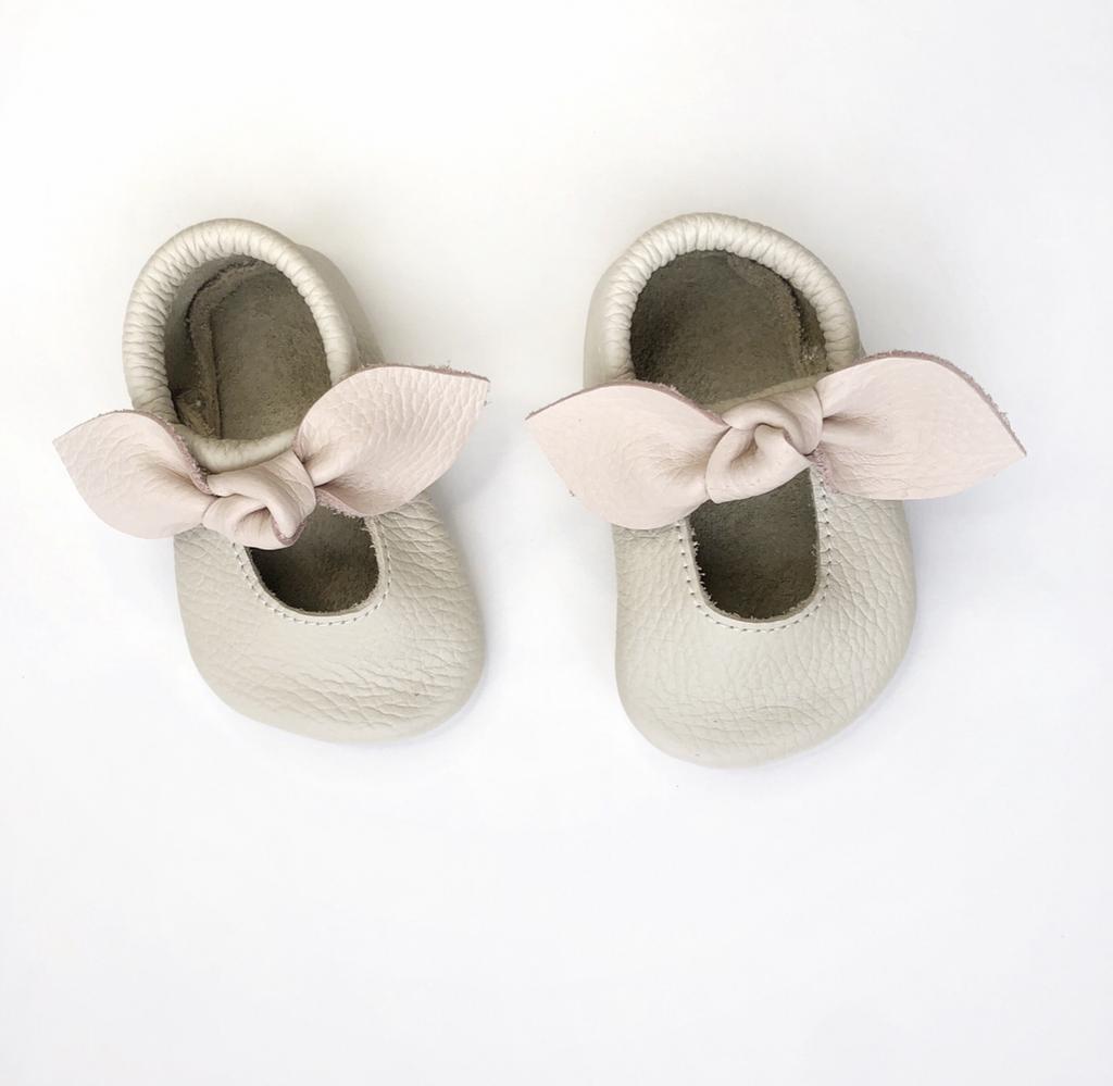 Моксы-бантики с вырезом