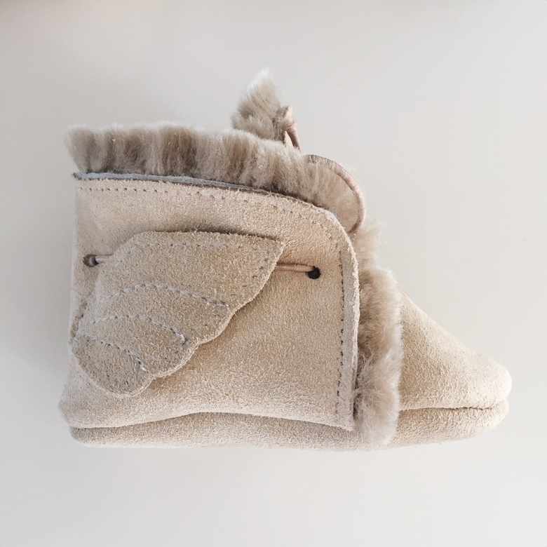 Ботиночки утепленные овчиной с крыльями