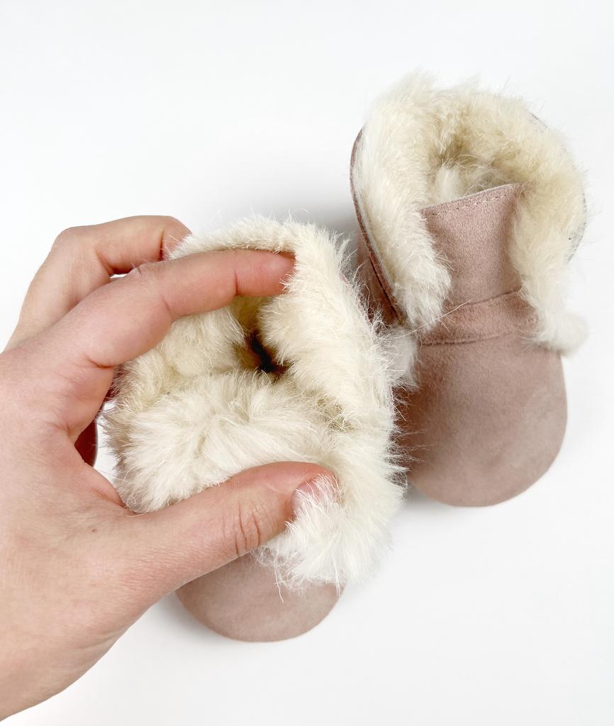 Ботиночки на резиночке утепленные овчиной с мягкой подошвой EVA