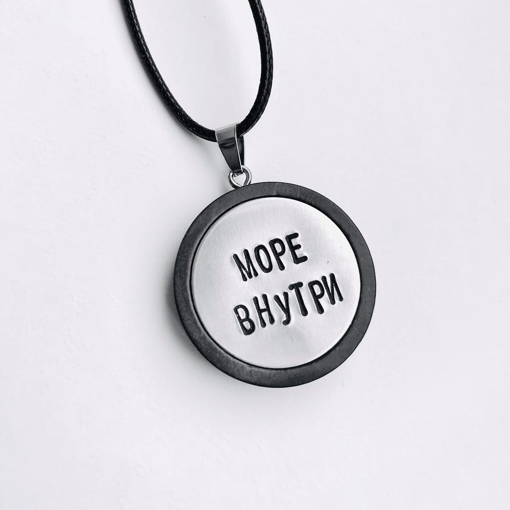 Медальон круглый в деревянной оправе с вашей надписью