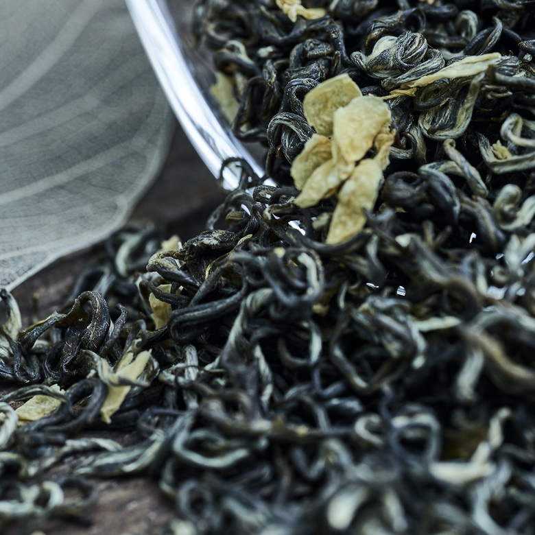 ЗЕЛЁНЫЙ ЧАЙ С ЛЕПЕСТКАМИ ЖАСМИНА