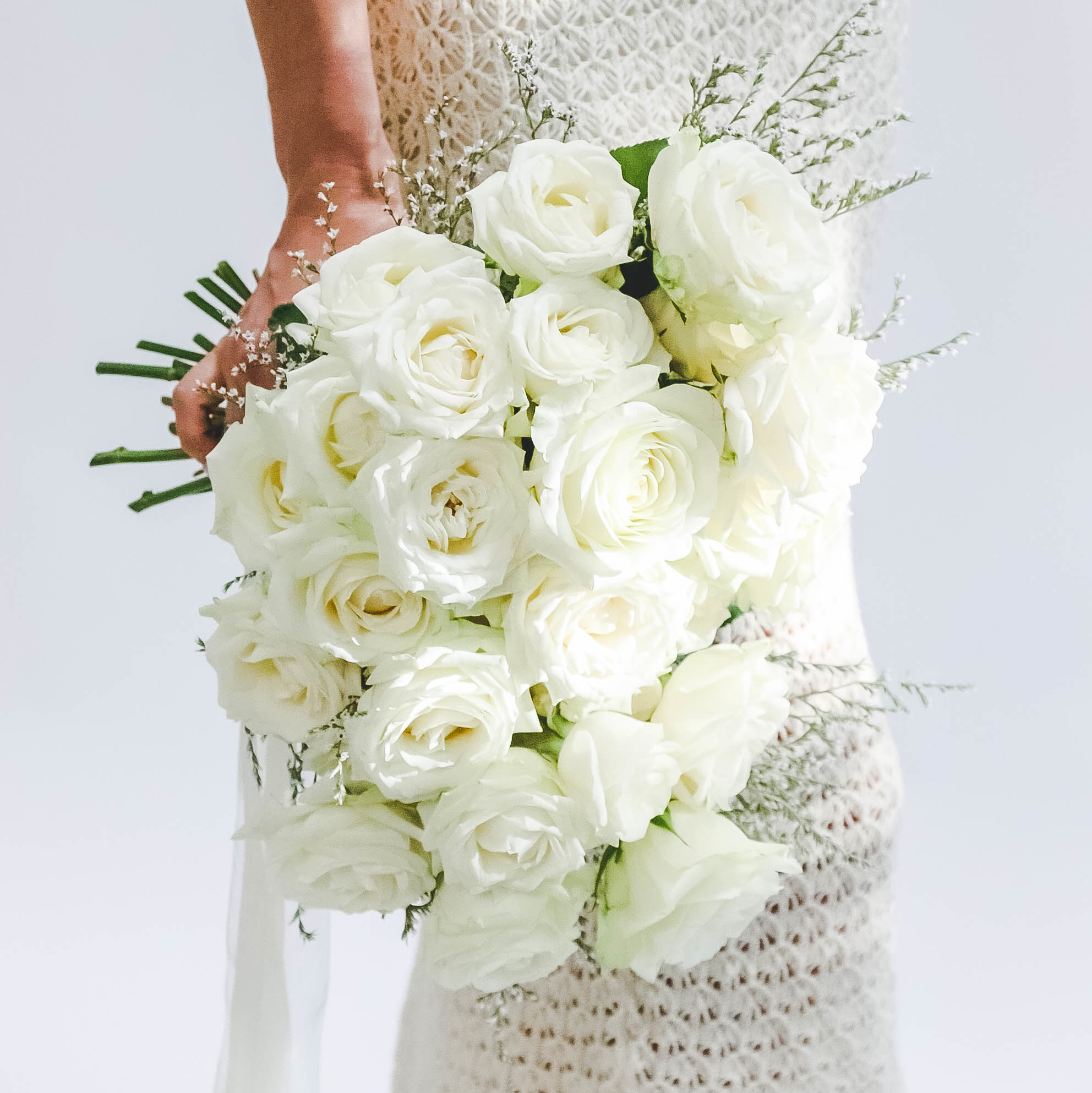 Cвадебный букет из белых роз WHITE