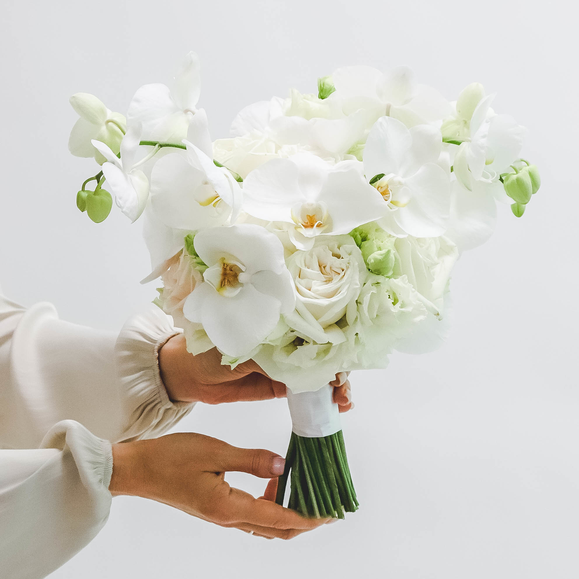 Cвадебный букет из орхидей и эустомы WHITE