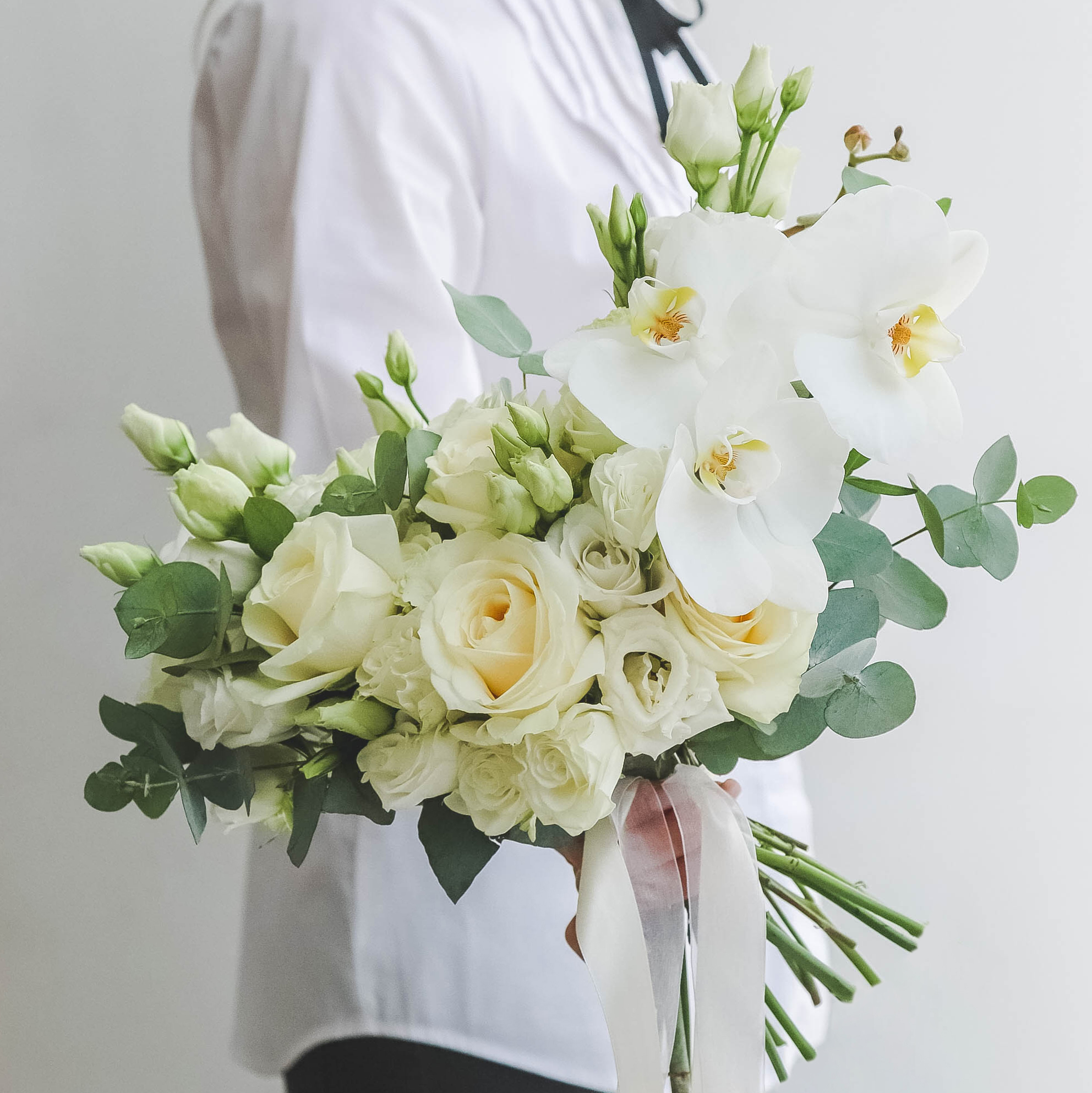Букет невесты из роз и орхидеи WHITE