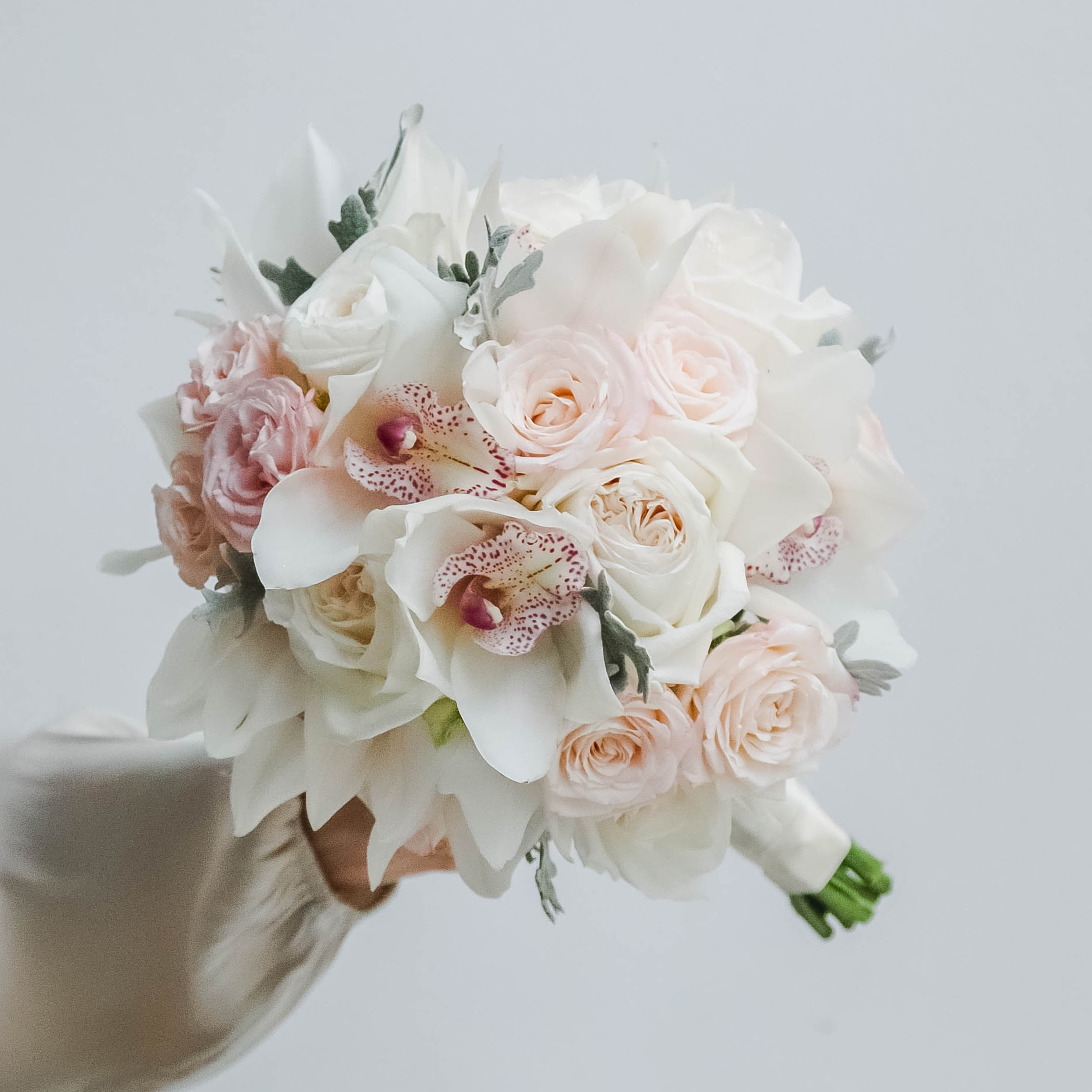 Букет невесты из роз и орхидеи COLD WHITE