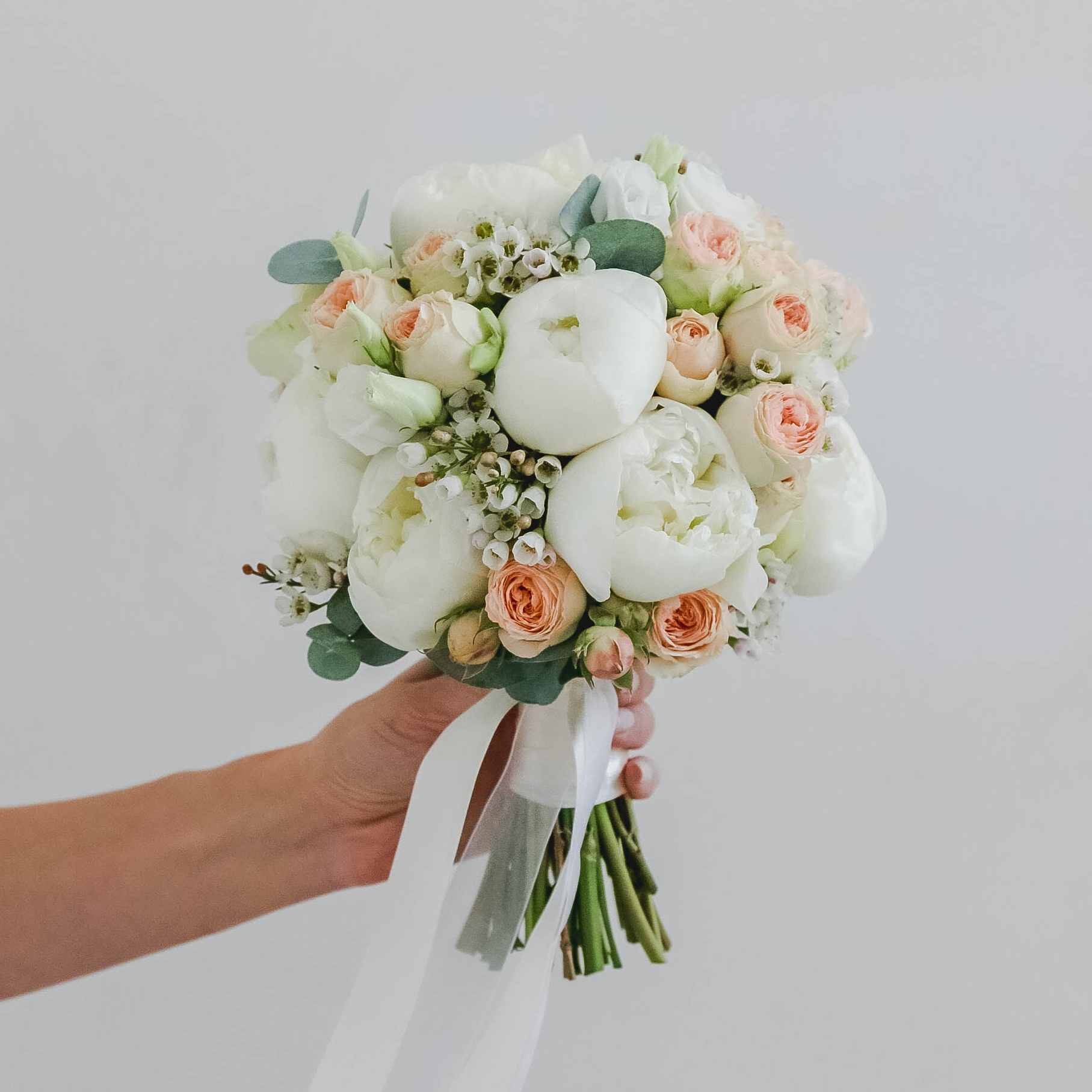 Букет невесты из роз и пионов WHITE APRICOT