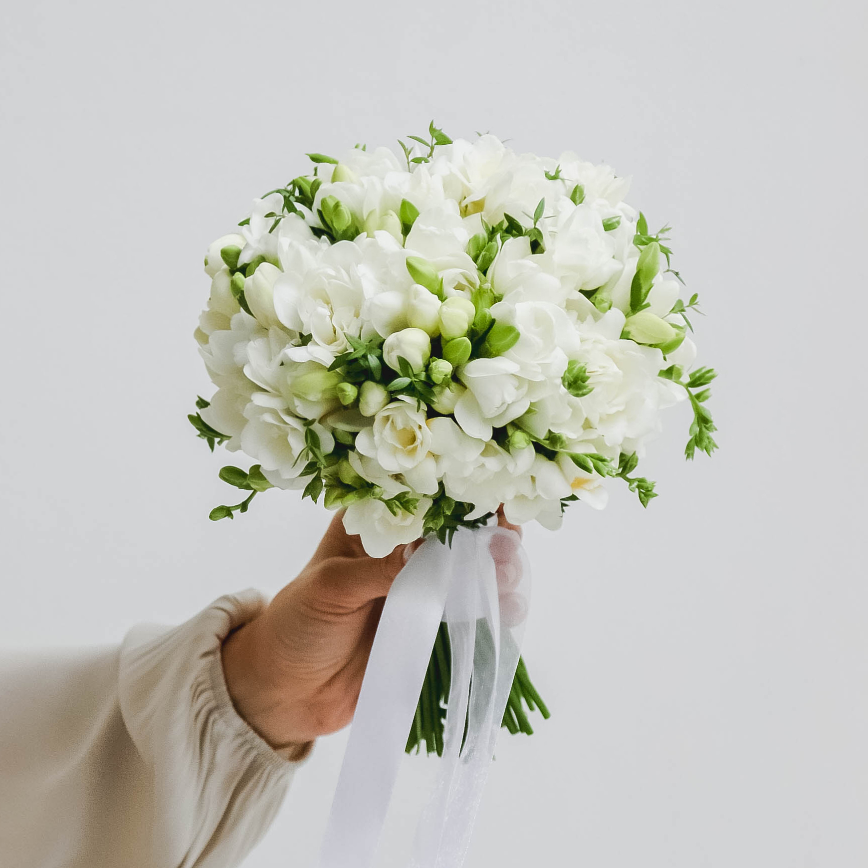 Свадебный букет из фрезий WHITE GREEN