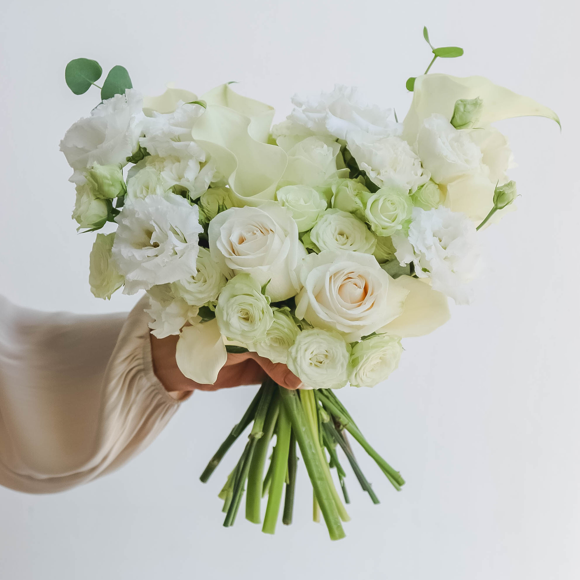 Свадебный букет из роз, калл и эустомы WHITE