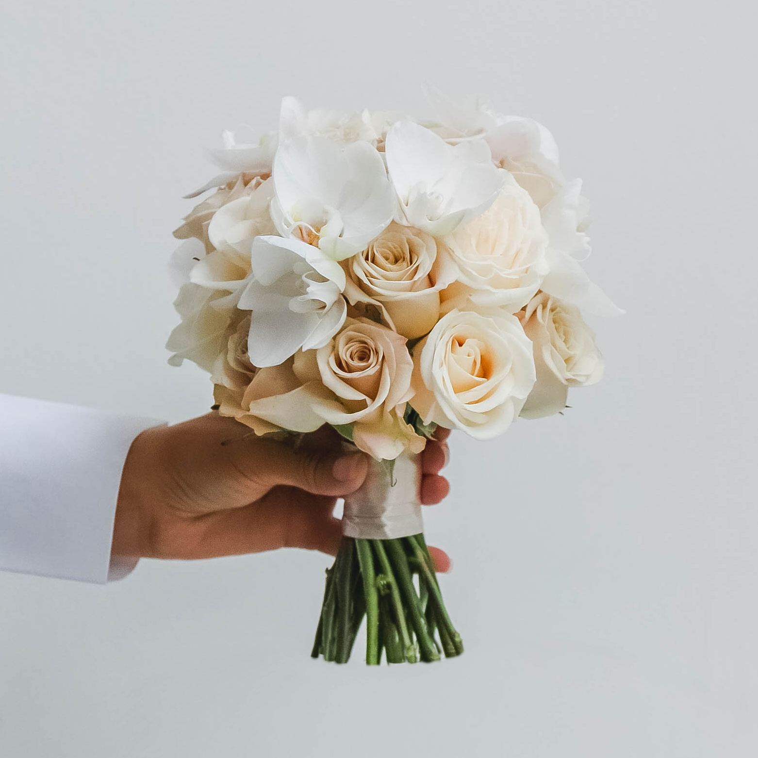 Свадебный букет из орхидеи и роз WHITE COCOA