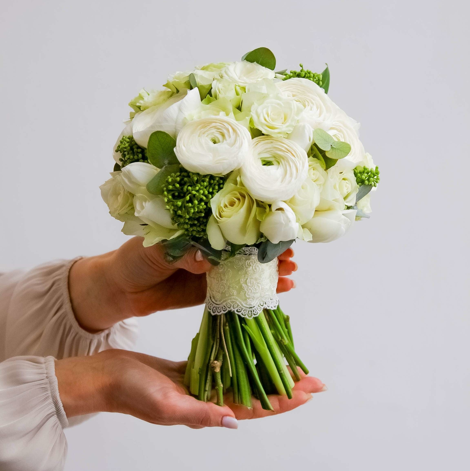 Свадебный букет из ранункулюсов WHITE GREEN