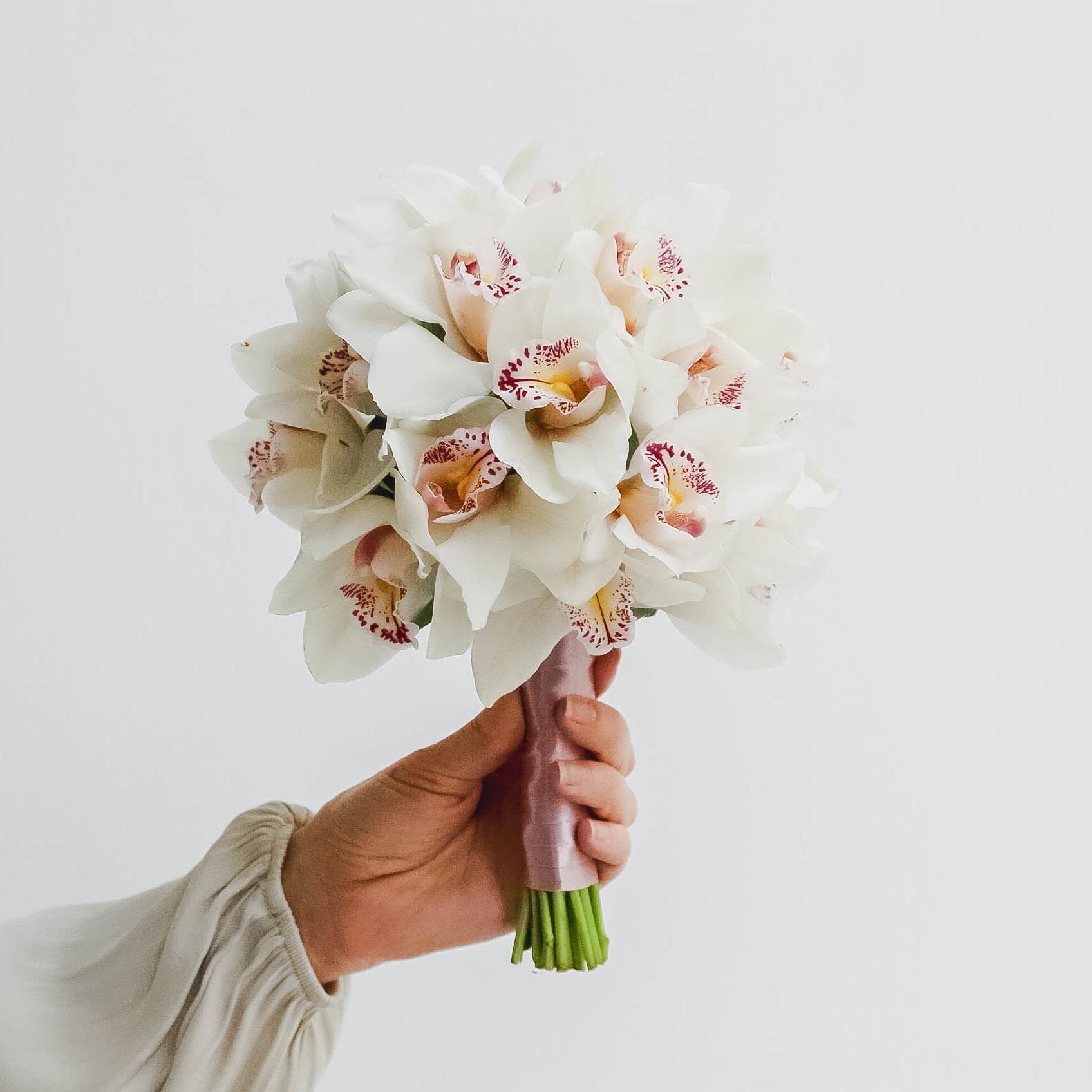 Свадебный букет из белых орхидей WHITE