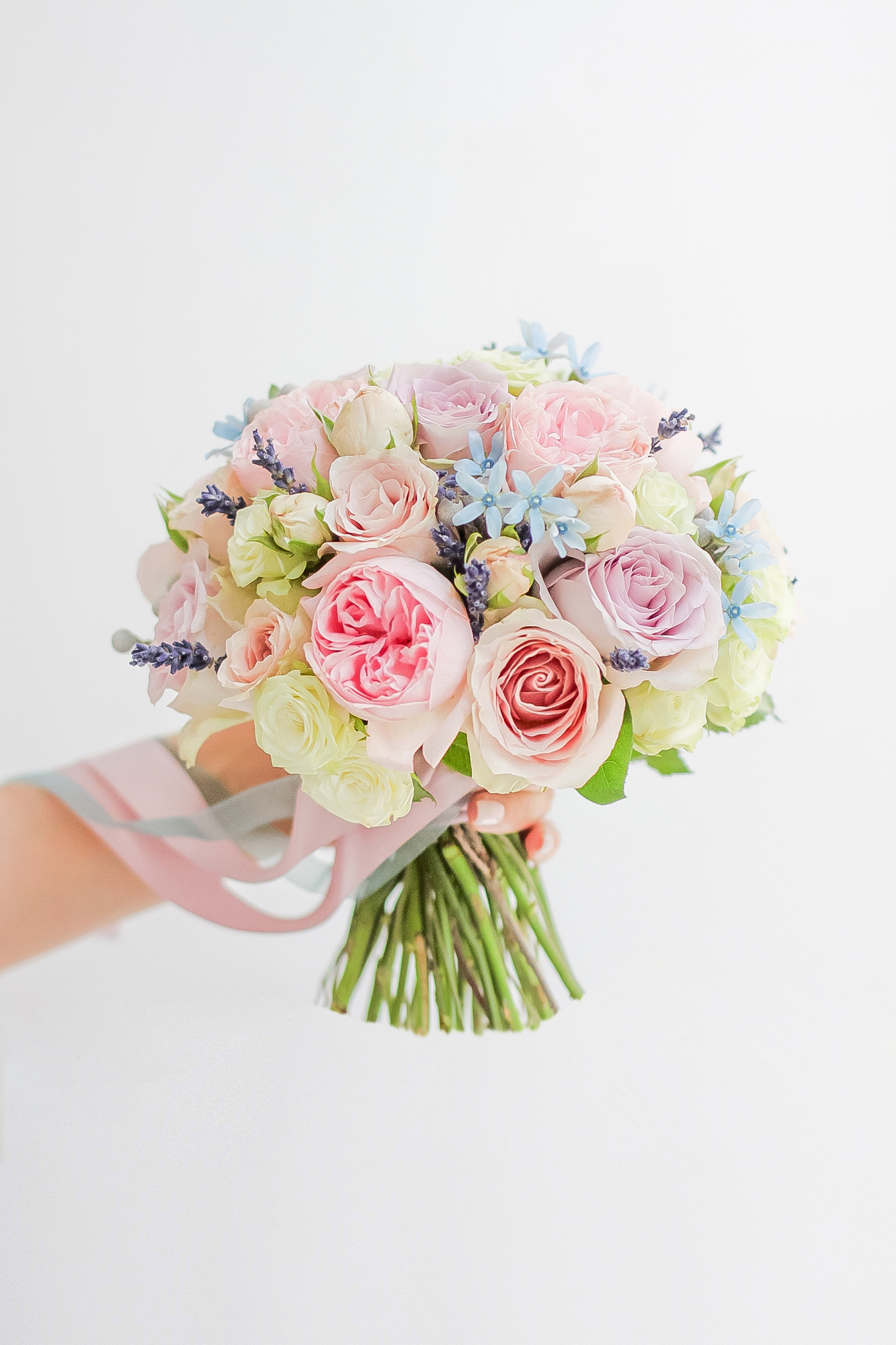 Свадебный букет из пионовидных роз PINK LILAC