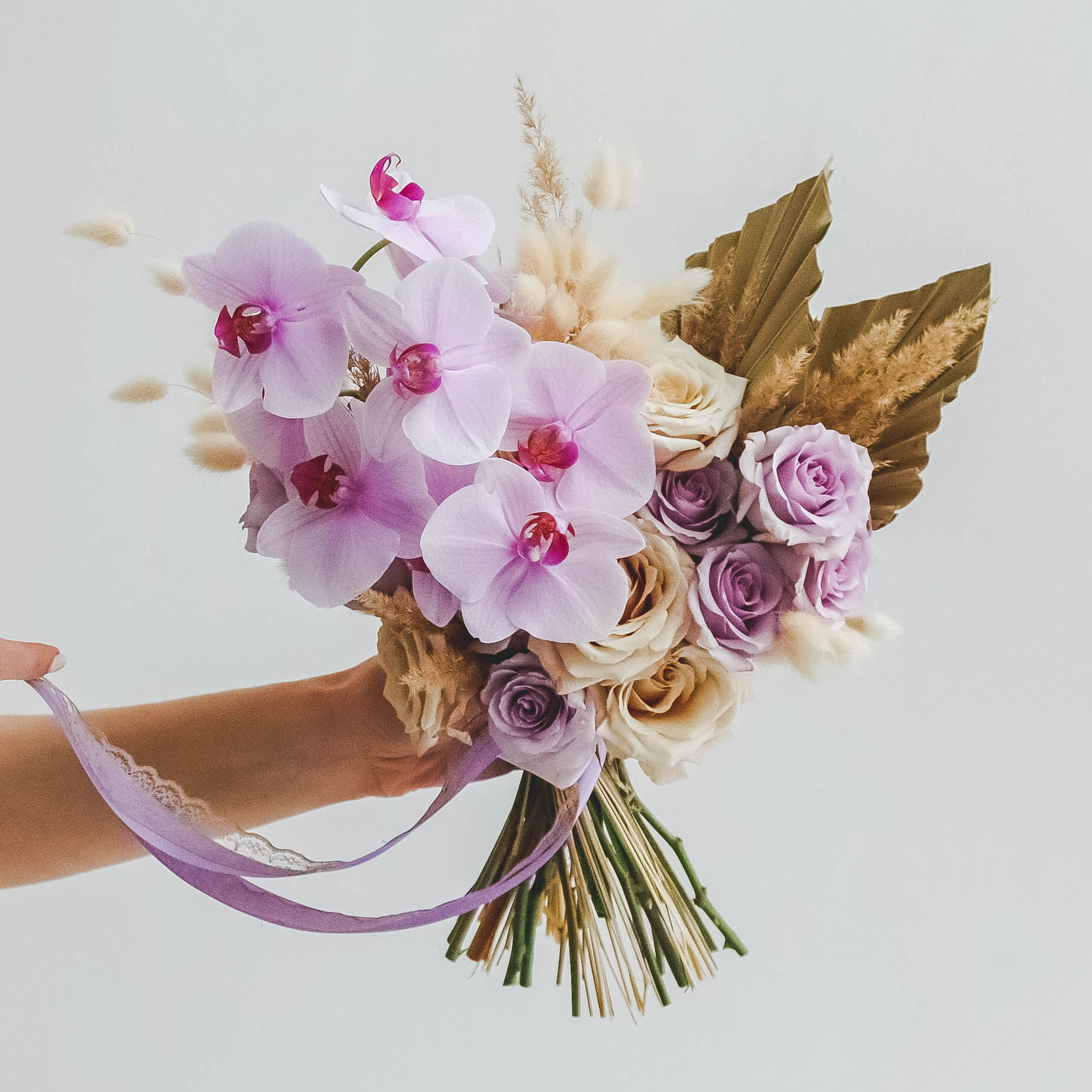 Свадебный букет из орхидей LILAC BOHO