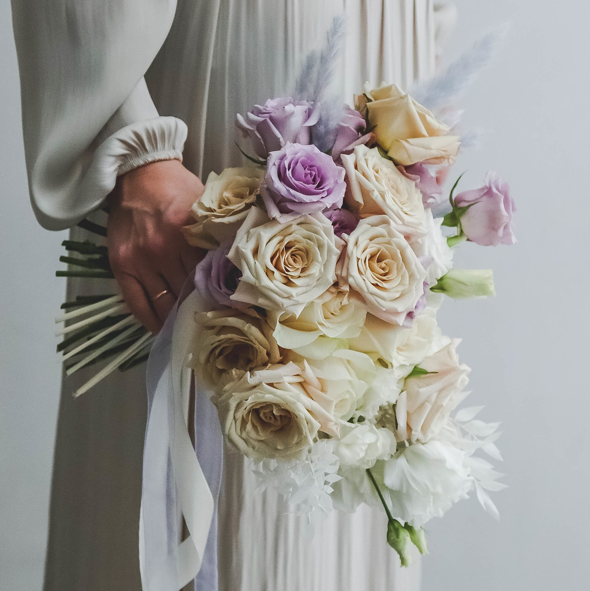 Букет из роз и эустомы LILAC COCOA