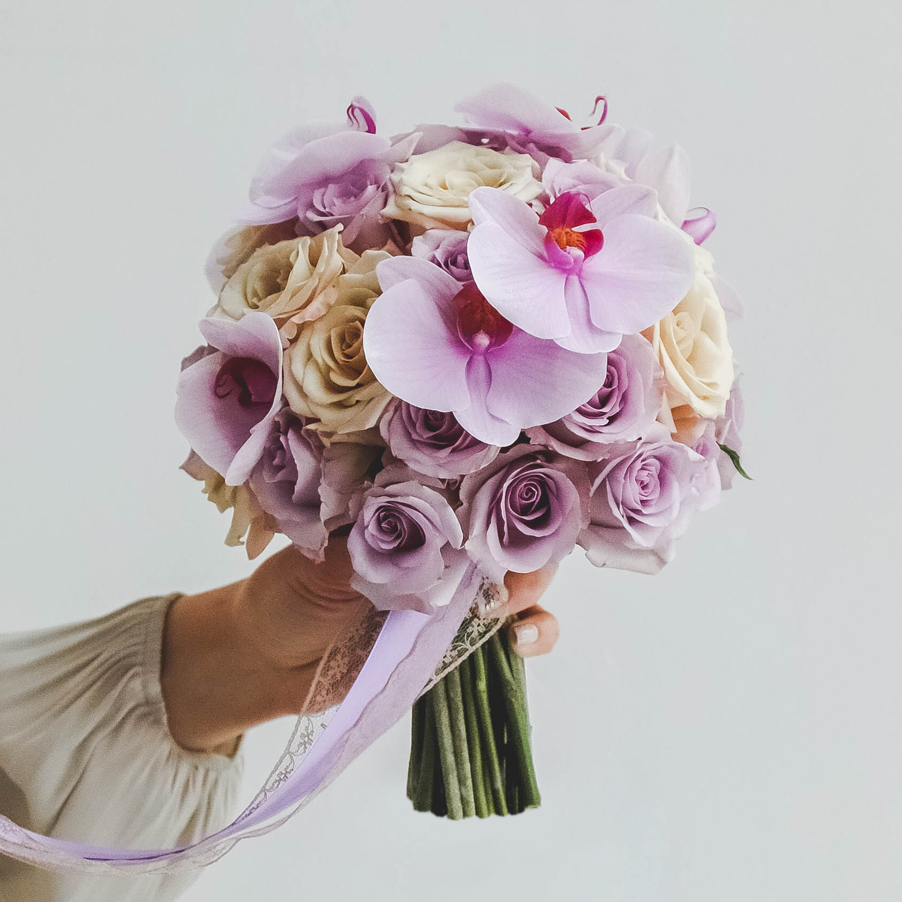 Свадебный букет из орхидеи и роз LILAC COCOA