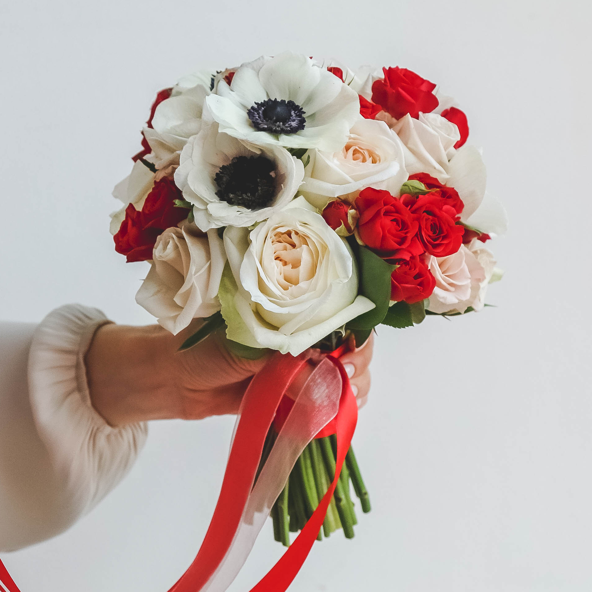 Cвадебный букет из роз и анемон RED COCOA