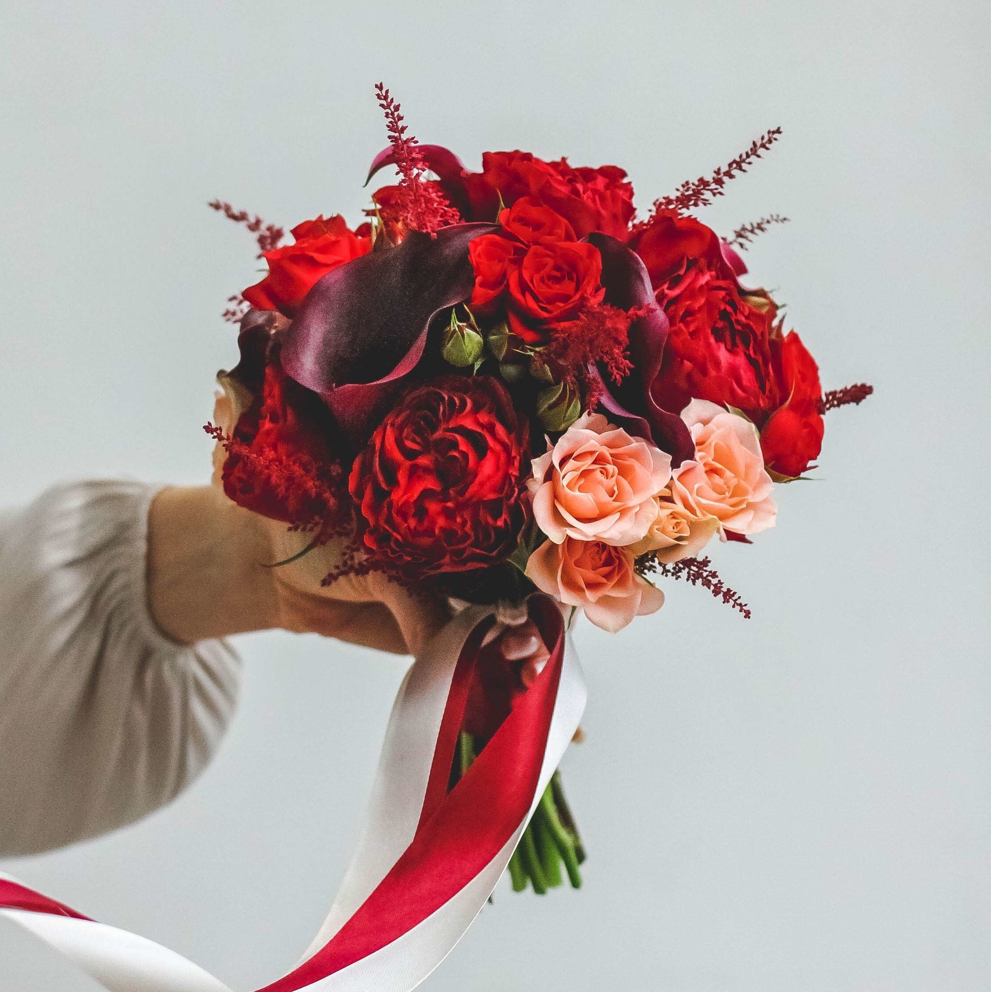 Свадебный букет из роз MARSALA
